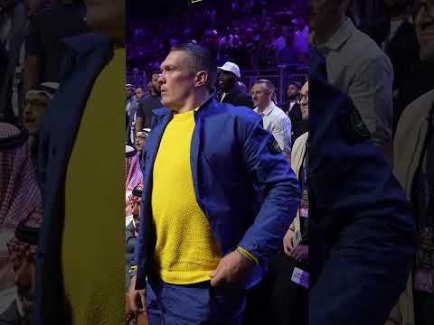 Usyk & AJ react to Parker defeating Bakole at ringside ๐ฎโ๐จ #TheLastCrescendo