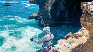 🌊 Pesca en solitario en acantilados extremos | Corvinas y cabrillas devueltas