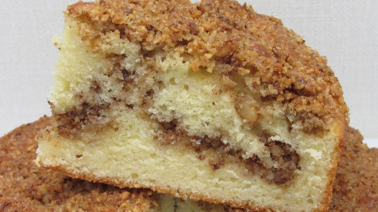 Пышный пирог с ореховой начинкой