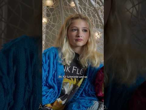 Du brauchst doch keine Schminke! | GLOW - Staffel 2 #shorts