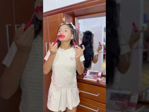 Daniela no sabe maquillarse