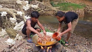 Yummy! Pork intestine cooking with mushroom So delicious food for dinner, Survival cooking in forest