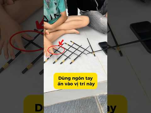 Lấy điện thoại ra không làm đổ các cây đũa #shorts #mecon #haihuoc #vuichoicungcon #funny