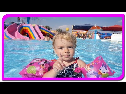 Anabella pe tobogane de apa. Vlog.  Distractie la Aqua Park  Anabella Show