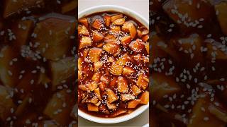 Slow Cooker Honey Sesame Chicken Recipe from SixSistersStuff.com  #easyrecipe #crockpot