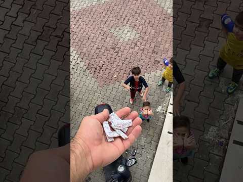 Baba Balkondan Devran & Onur karpuzlu sakız attı #shorts