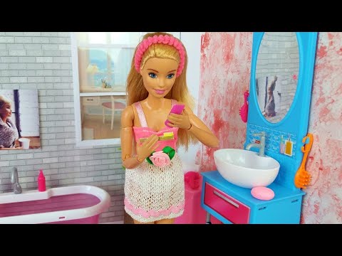 Learn How to Look After Your Teeth With Barbie Doll