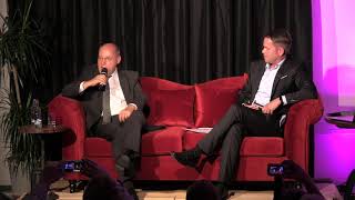 Dr. Gregor Gysi auf dem roten Sofa im Denkwerk Herford am 07.09.2017