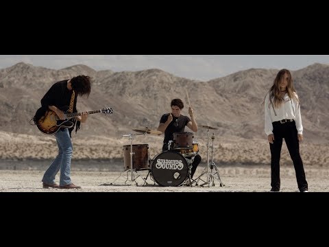 Phoenix - Vázquez Sounds (Video Oficial)