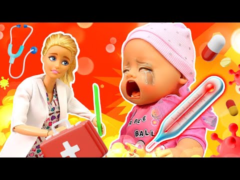 La bambola Emily visita il dottore! 🤒🌡️ Video con le bambole e giochi del dottore per bambini