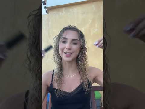Carlotta si prepara con noi per il suo primo e ultimo giorno in Sardegna 💗⛱️