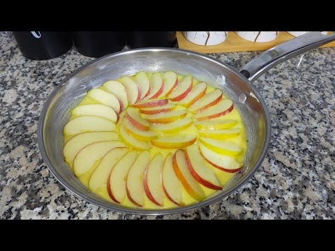 كيكة التفاح🍎 في المقلاة معلكة لذييذة متشبعوش منها من لذتها طارت فساعتها 😋