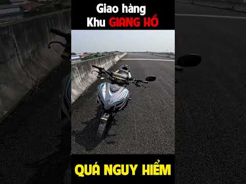 Giao hàng kiểu này 3 lần là yếu tim luôn #shorts