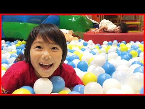 子供とお出かけ！すべり台 ボールプール ふわふわ遊具 etcで遊ぶ兄妹