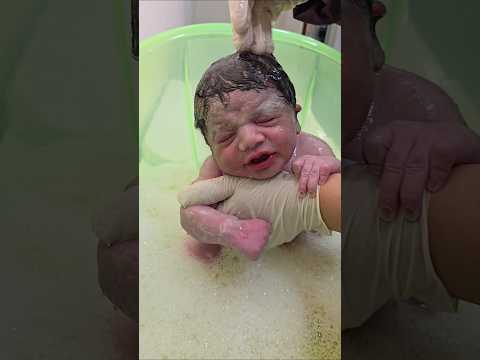 #baby first bath 🛁 😌 😋 😍