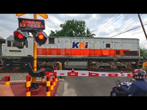 RAILWAY CROSSING 27 | Kompilasi 8 Perlintasan Kereta Api Baru | BET Lintas | MULTEC | WANTECH