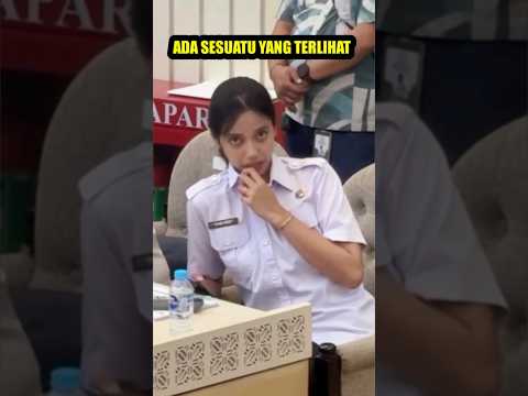 Tatapan Cewek ini Mencuri perhatian netizen dimedia sosial