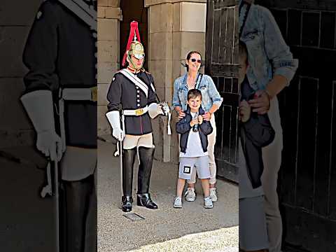Royal guards love children 🥹 #children #kingsguard #royalguard #unitedkingdom #respect