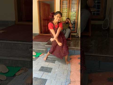 ചായ ഗ്ലാസ്സൊക്കെ വെക്കാം. .അതിനു മുന്നേ ഞാൻ 2 സ്റ്റെപ് ഇടട്ടെ 😁😂#danceshorts #funnyshorts