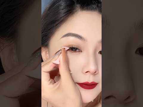 Eyeliner tutorial | easy way to apply to eyeliner | #eyeliner #shorts