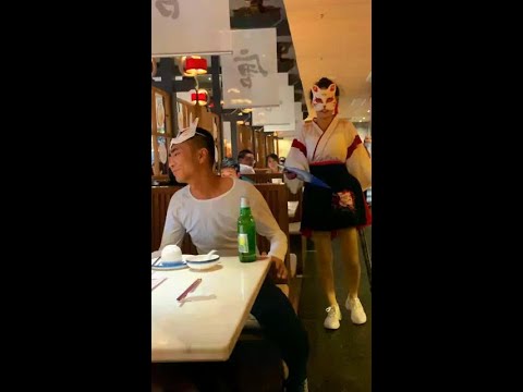 大哥好霸气🍻，我被吓了一跳😂😂😂#全网最帅开瓶猫#汉服 #猫猫小可爱 #搞笑