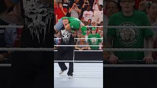 Cuando suena la música de #BrockLesnar, el caos comienza para #JohnCena… no importa cuándo leas esto