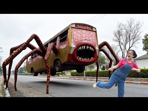 SCHOOL BUS HEAD EATER VS SIREN HEAD in real life