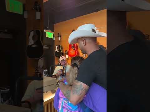 Coffey Anderson paying it forward