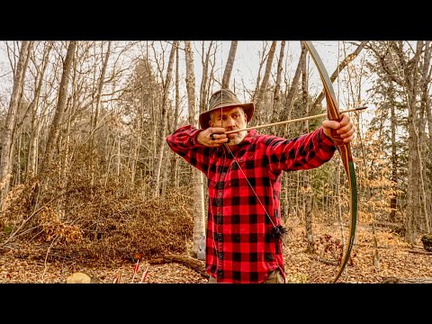 Big Buck Encounter while Traditional Bowhunting from the Ground