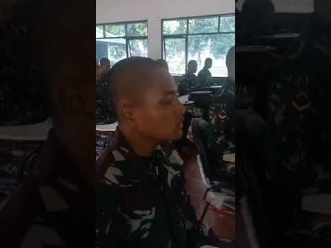 masya allah !! jarang - jarang nemu tni yang kayak gini..