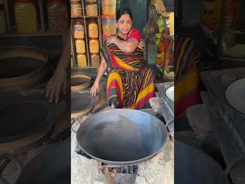 Banaras Aunty Making Live Chakna Fryams In Treditional Way | Indian Street Food