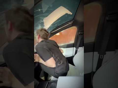 صديقه طار… بس مو مثل ما توقع 😂 !