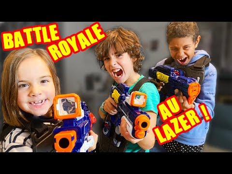 BATTLE ROYALE de NOEL dans NOTRE MAISON - FILLES VS GARCONS: COMBAT au LAZER MAD - DEMO JOUETS