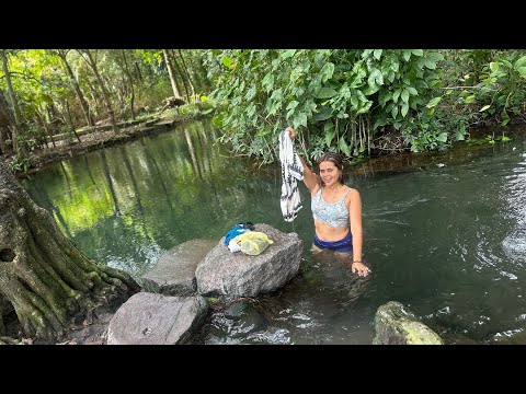 Lavando ropa en aguas Cristalinas