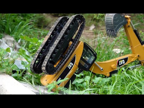 I drove the sand excavator through the obstacle course and what did it do