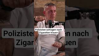 Polizisten schlagen und auf Flucht Auto aufbrechen