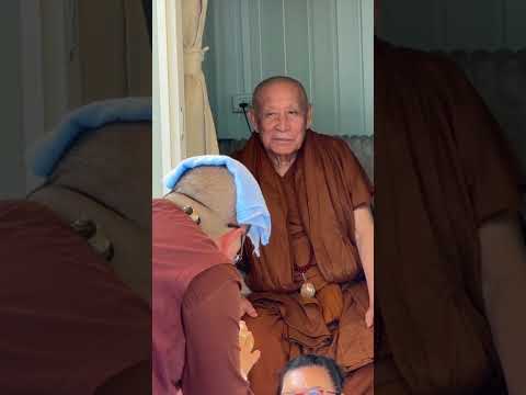 หลวงตาม้า วิริยธโร เมตตาแจกวัตถุมงคล สร้อยประคำ วันที่ 4 กรกฎาคม 2568