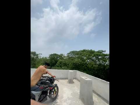 বাইক উঠাইলাম তিন তলার উপরে #vairalvideo #sorts #biker #bikelovers#suzuki