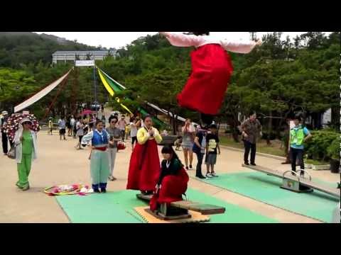 한국전통놀이 널뛰기.3gp