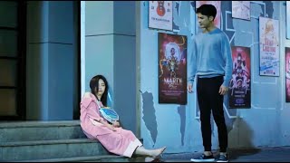 Movie灰姑娘喝醉粘着霸总，吐他一身被扔在地上，霸总洁癖爆发，却还是把她抱回家！#狐狸的夏天#cdrama#職場#都市愛情