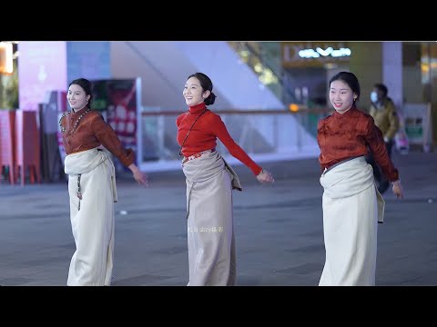 beautiful Tibetan sisters performed a wonderful Tibetan dance