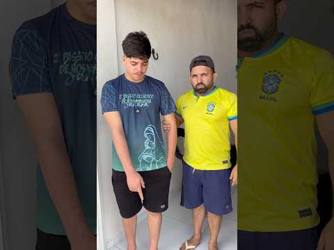 O garoto pediu ajuda ao policial