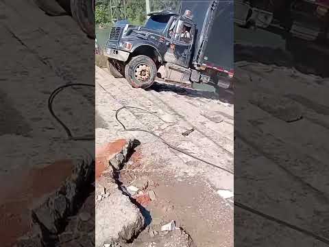Ferri Barbacoas Nariño #trucks #camionescolombianos #colombia #offroad #international #trucking
