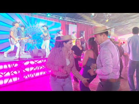 Cumbias  rancheras bailadas con sabrosura  y por bellas mujeres   EMBRUJO RANCHERO