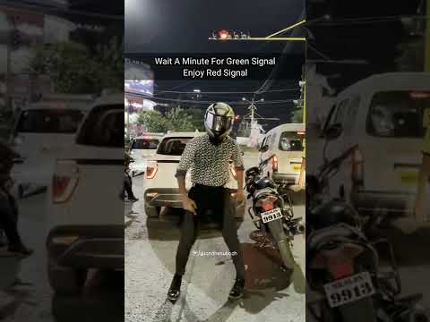 Wait A Minute | Subodh Londhe | Helmet Guy | Traffic Signal Dance | Love | Enjoy Red Signal