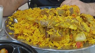 منسف عملاق كبسة لحم رز بخاري باضلاع الخروف المدفون Eating meat Kabsa