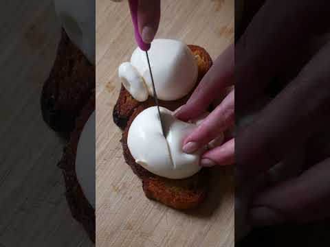 Mini Burrata with Beetroot, Pickled Onions & Hot Honey #asmr #food #toast #burrata