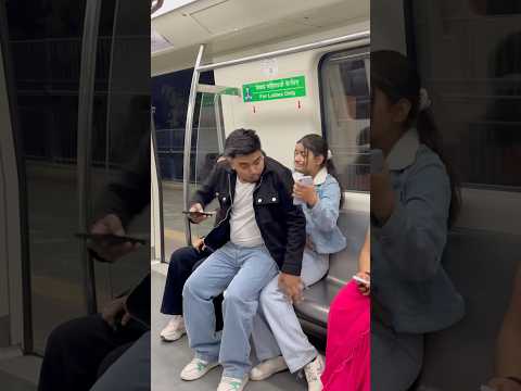 सीट पे लड़कियों का कब्जा😱😱