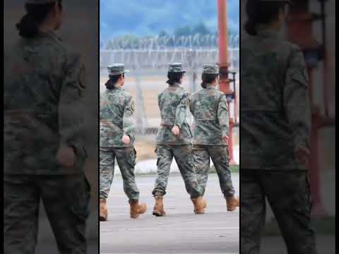 北海舰队舰艇开放活动,英姿飒爽,活泼可爱的海军女兵#舰艇开放活动 #英姿飒爽 #女兵帅爆了 #最可爱的人