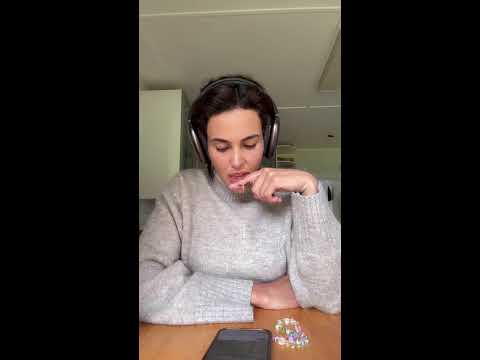 caroline live | صالون الاظافر مع جنة 😍 كل يوم لون جديد 🫣